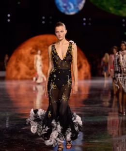 Modne sukienki marek premium – top 5 na sezon 2026