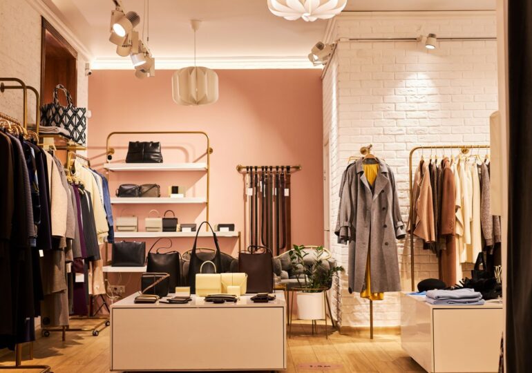 Największy butik mody w Londynie – gdzie szukać i jak mierzyć